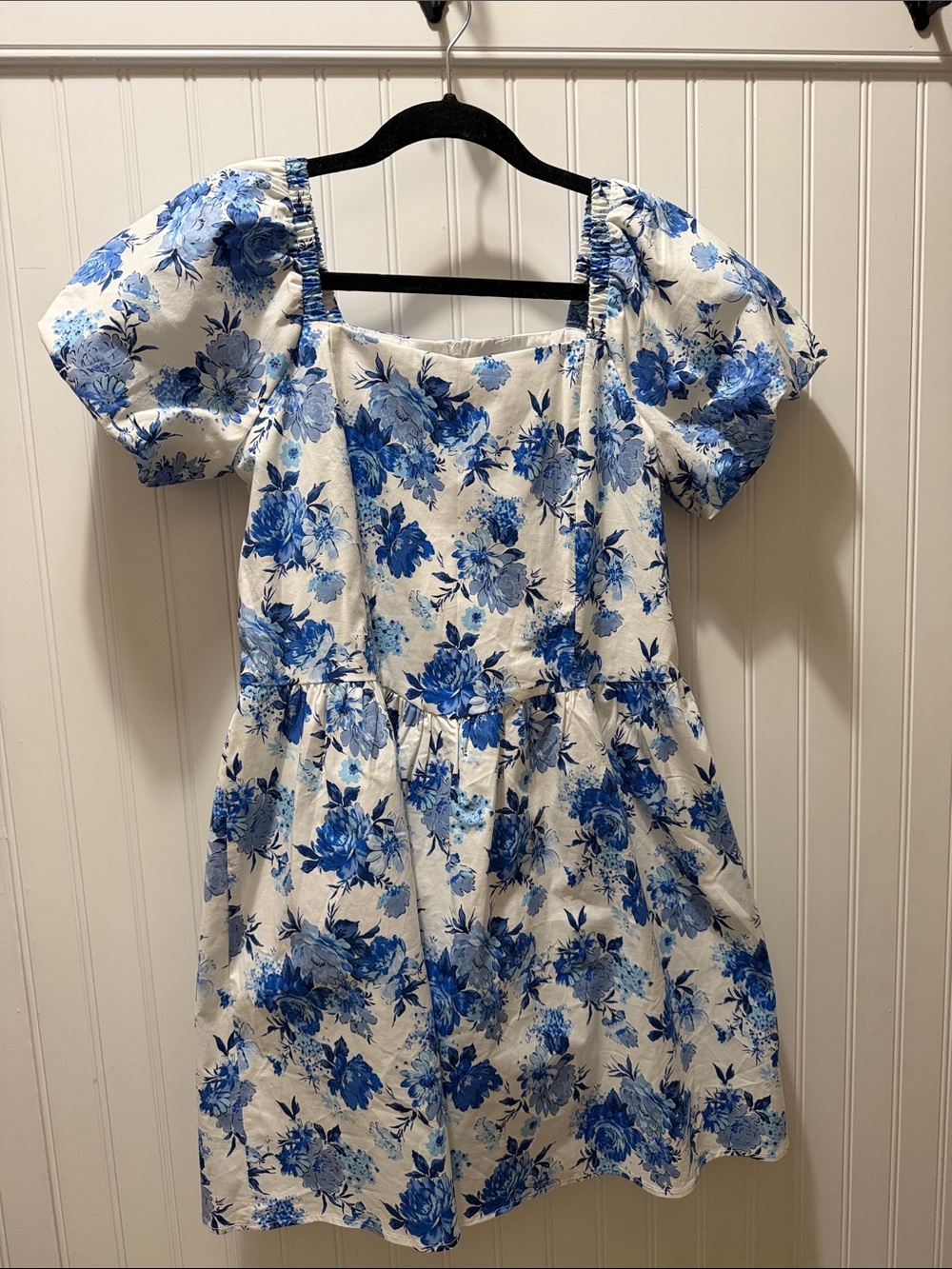 art class White Dress with Blue Floral Print and Puff Sleeves